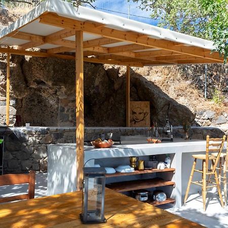 My Old Stone House In A 2 000 Sqm Private Garden With Fab Glamping Tent Mandrákion المظهر الخارجي الصورة