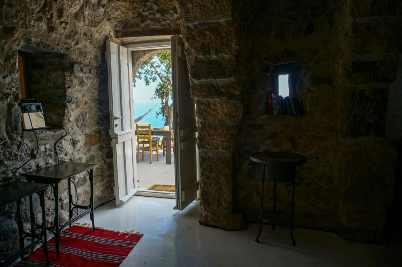 My Old Stone House In A 2 000 Sqm Private Garden With Fab Glamping Tent Mandrákion المظهر الخارجي الصورة
