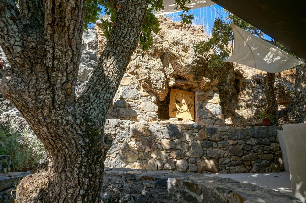 My Old Stone House In A 2 000 Sqm Private Garden With Fab Glamping Tent Mandrákion المظهر الخارجي الصورة