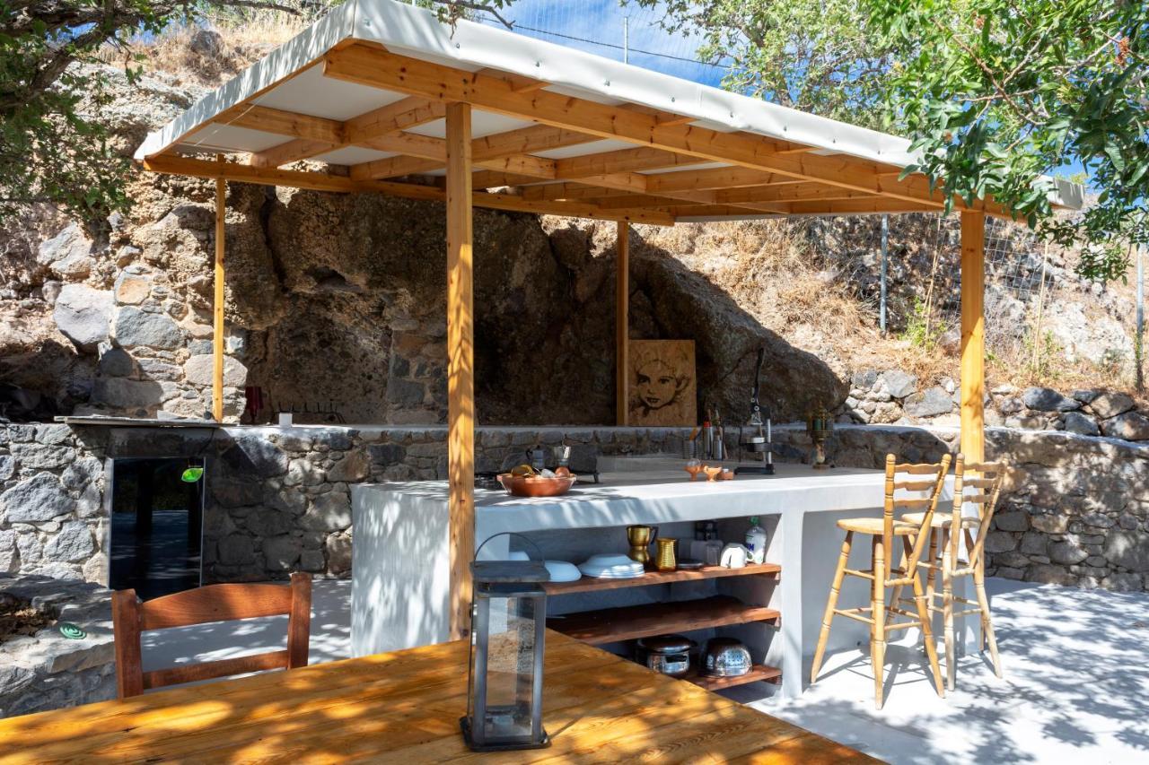 My Old Stone House In A 2 000 Sqm Private Garden With Fab Glamping Tent Mandrákion المظهر الخارجي الصورة