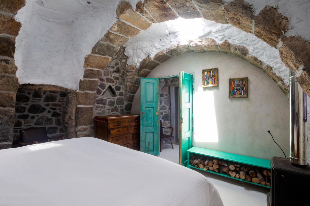 My Old Stone House In A 2 000 Sqm Private Garden With Fab Glamping Tent Mandrákion المظهر الخارجي الصورة